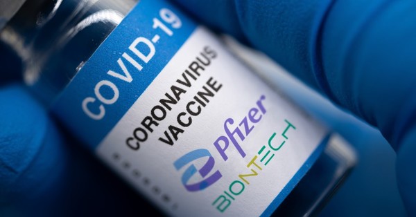 Pfizer afirma que tercera dosis de su vacuna contra el Covid tiene 95% de eficacia - SNT