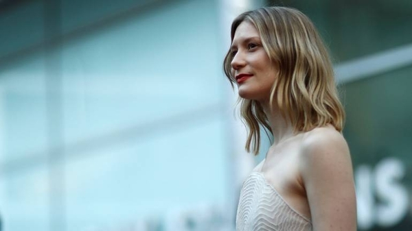 Diario HOY | Mia Wasikowska encarna la batalla de las directoras cinematográficas en "Bergman Island"