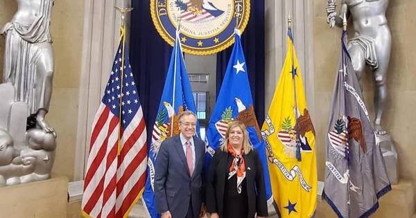 La Nación / Sandra Quiñónez se reunió con el fiscal General Federal Adjunto de EE.UU, Bruce Swartz