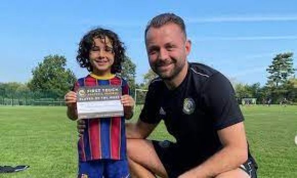 Arsenal contrata un niño de 4 años como su próxima estrella