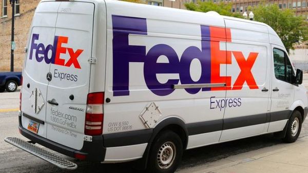 Exempleado de FedEx robó 3.25 millones de dólares en bienes