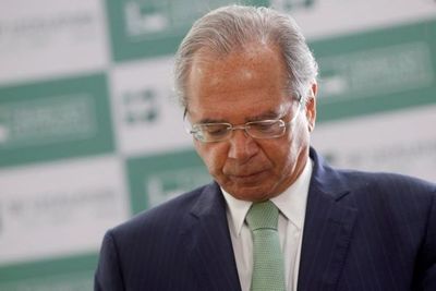 Brasil: renunciaron cuatro funcionarios del Ministerio de Economía porque Jair Bolsonaro quiere elevar el gasto durante el año electoral