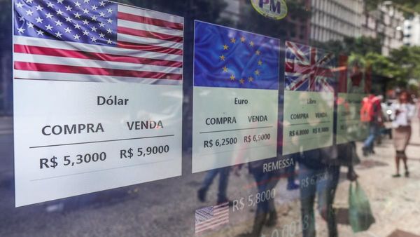 El dólar sube y la bolsa se desploma por temor a crisis fiscal en Brasil