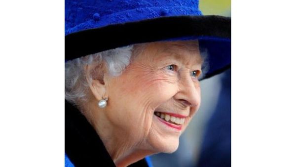 Isabel II pasó la noche en el hospital