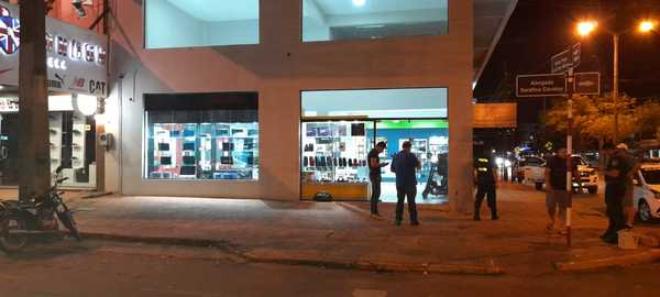 TRAS SUPUESTO HURTO SE LLEVAN MERCADERÍAS POR 300 MILLONES - Itapúa Noticias