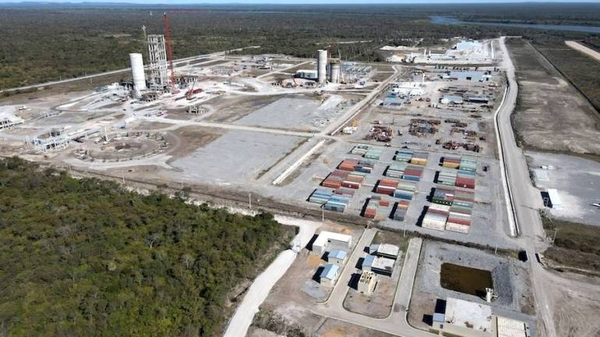 Diario HOY | Jóvenes empresarios visitan la moderna instalación de Cecon