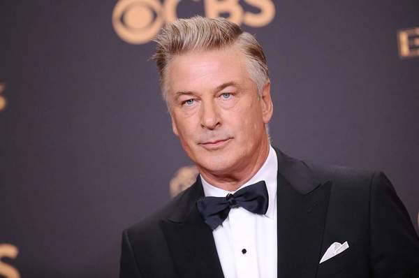 Conmoción en Hollywood: El actor Alec Baldwin mata accidentalmente a la directora de fotografía de su nueva película