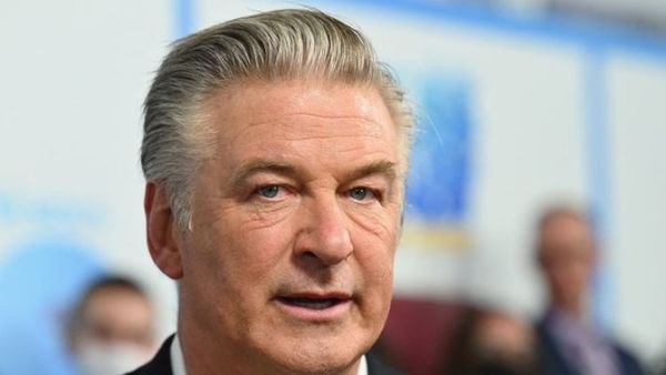 Alec Baldwin mata accidentalmente a una mujer en un rodaje