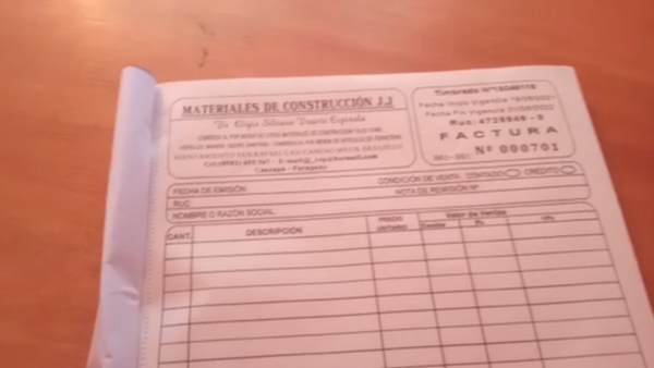 Supuesto vendedor de cemento estafa a clientes con factura ajena
