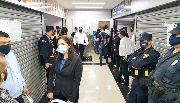 TRIBUNAL DE CUENTAS FALLA CONTRA COMUNA DE CDE  EN CASO SHOPPING BOX Y ESTACIONAMIENTO DEL ESTE