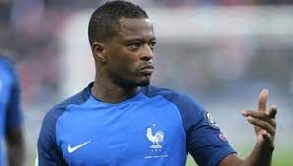 Patrice Evra cuenta que fue abusado sexualmente por su maestro de niño