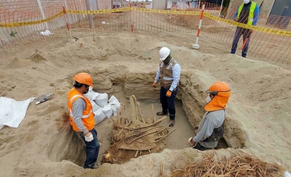 Diario HOY | Descubren restos de 29 personas con más de mil años de antigüedad en Perú