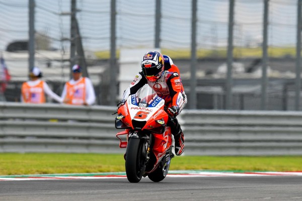 Zarco y Miller dominaron el suelo húmedo de Misano