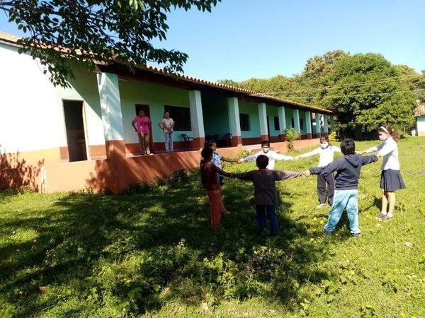 Unos 150 escolares de los distritos de Quyquyhó y Caapucú siguen sin recibir kit de alimentos  - Nacionales - ABC Color