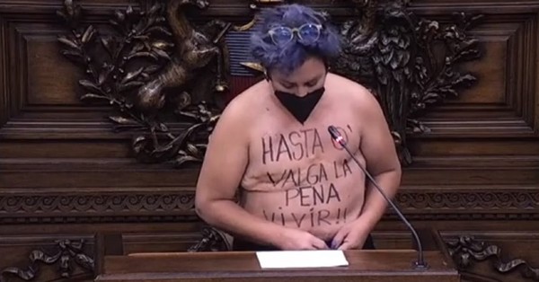 “Soy una sobreviviente”: El emocionante discurso de constituyente chilena mostrando secuelas del cáncer de mama - SNT