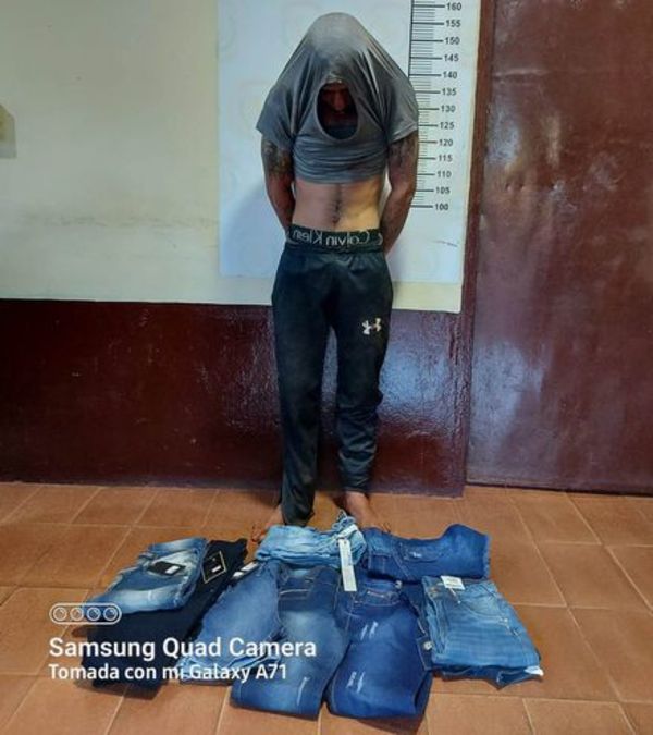 Guardias atrapan infraganti a ladrón en local comercial