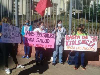 “El cáncer mata”: Mitin del Frente Mujer PPP frente al Ministerio de Salud » San Lorenzo PY