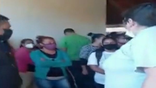A los gritos entre padres y docentes en escuela de MRA
