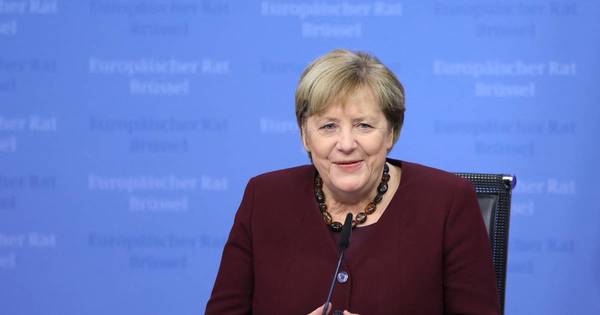 La Nación / Líderes de la UE despiden a Angela Merkel con una ovación
