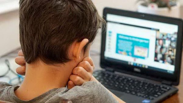 Aumentan consultas de estudiantes por dolores de espalda