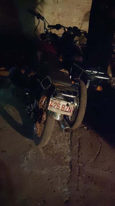 Motociclista lesionado en choque y por disparo accidental de arma de fuego - Noticias de Ciudad del Este y Alto Paraná hoy - ABC Color