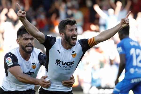 Con Omar Alderete en cancha, Valencia firma una heroica remontada