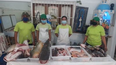 Comerciantes de Puerto Botánico rematan pescados, ante inicio de veda pesquera en noviembre próximo - Contacto Ciudadano - ABC Color