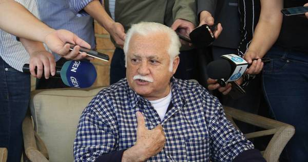 La Nación / “Abdo no puede ejercer más que la Presidencia del país”
