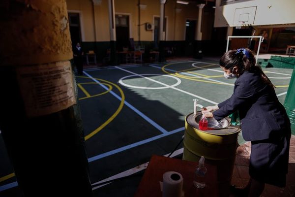 Más de 8.000 funcionarios administrativos reciben salario docente - Nacionales - ABC Color