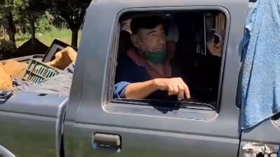 Vive hace más de un año en una camioneta tras terrible accidente