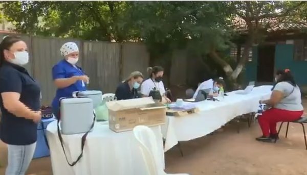 Reportan mala organización en jornada de “Vacunate en tu barrio” - Nacionales - ABC Color