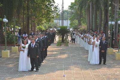 Horqueta: 130 parejas se casaron en la parroquia local - Nacionales - ABC Color