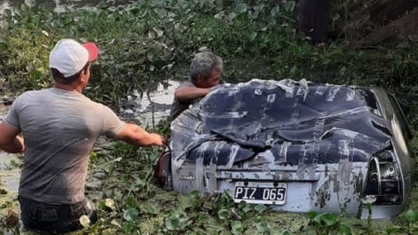 Un hombre muere tras caer su vehículo al agua en Puerto Pinasco