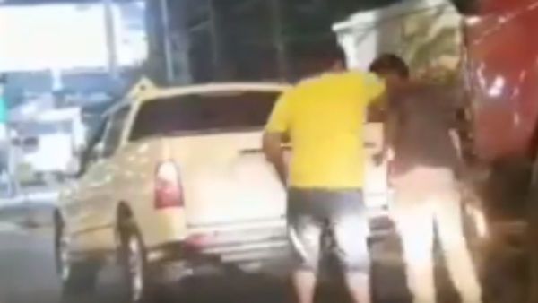 Conductor golpea a camionero en semáforo de Mariano Roque Alonso