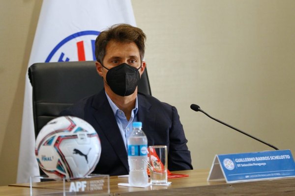 Barros Schelotto se refirió a la situación de los Romero