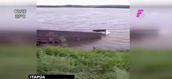 Camión de gran porte cae a un lago de Obligado en Itapúa | Noticias Paraguay