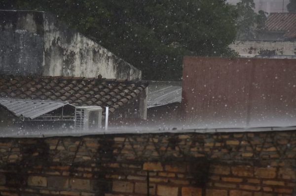 Pequeños granizos caen en Asunción y alerta meteorológica se extiende aún más - Nacionales - ABC Color