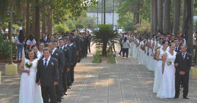 La Nación / Horqueta: 130 parejas de escasos recursos dieron el sí en boda comunitaria