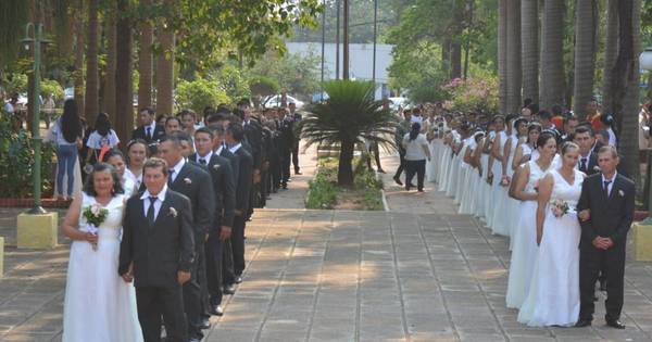 La Nación / Horqueta: 130 parejas de escasos recursos dieron el sí en boda comunitaria