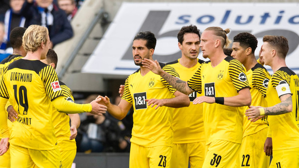 Borussia vence y sigue como escolta del Bayern