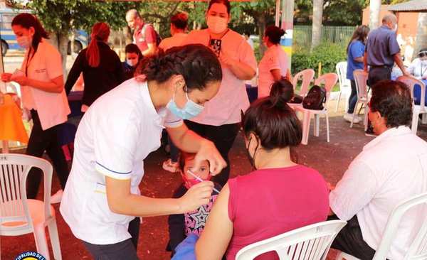 Exitosa jornada de “Vacunación en tu barrio”, en Luque y otras ciudades de Central •