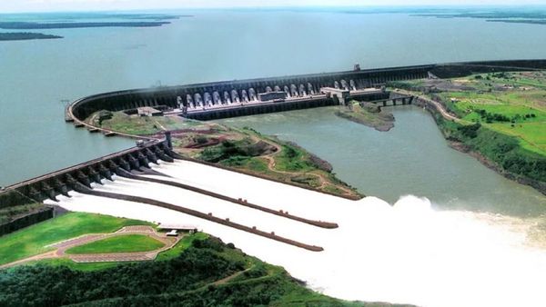 Temporal obligó a abrir compuertas de Itaipú