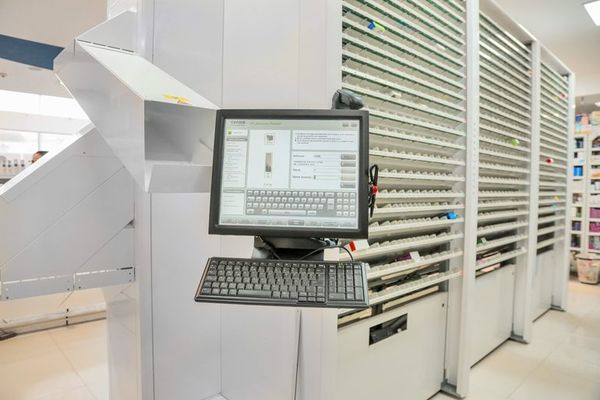 Punto Farma innova con robots farmacéuticos - Empresariales - ABC Color
