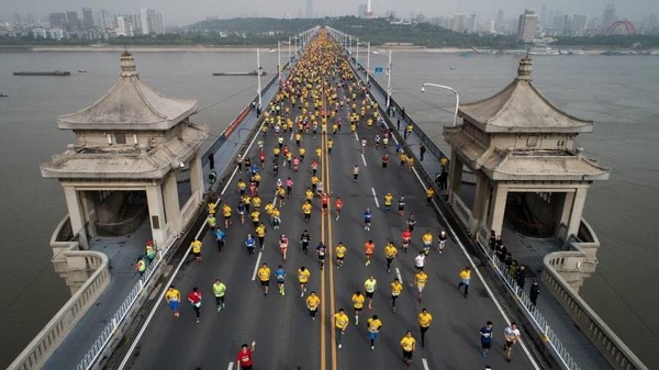 Diario HOY | China aplaza maratón de Wuhan ante brote de contagios de covid-19