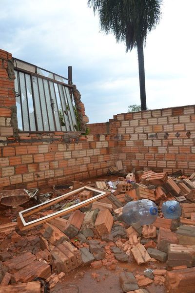 “Me quedé en la calle, perdí mi casa y mis cosas”, lamenta afectada por temporal - Interior - ABC Color