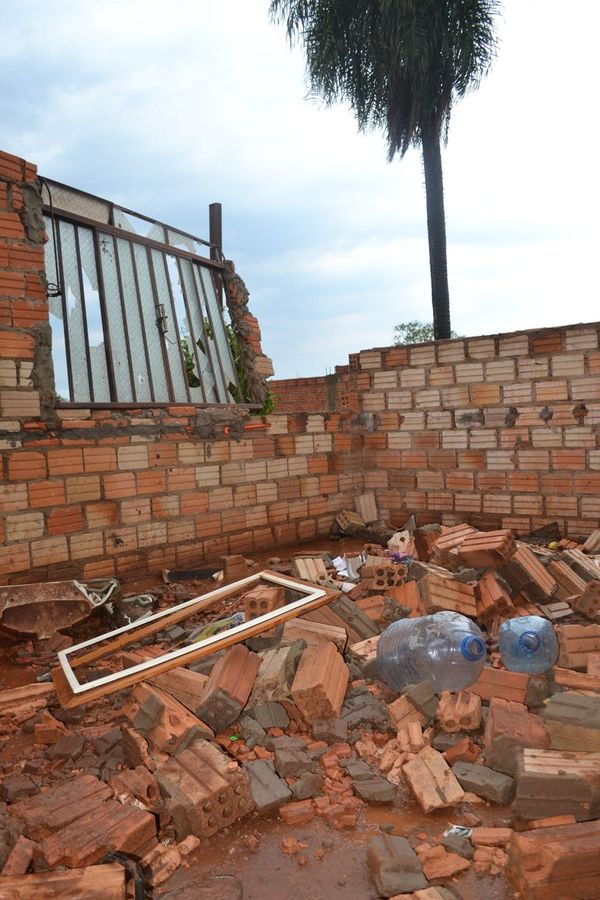 “Me quedé en la calle, perdí mi casa y mis cosas”, lamenta afectada por temporal - Noticias de Ciudad del Este y Alto Paraná hoy - ABC Color