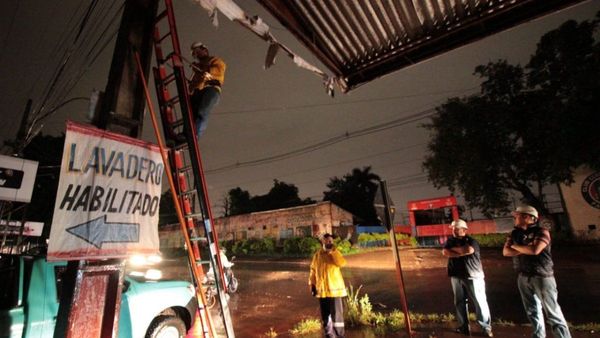 ANDE reporta serias averías en sistema de distribución a causa del fuerte temporal