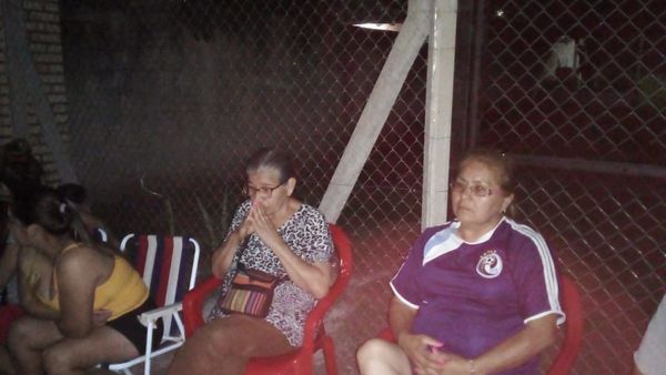 Familias están en zozobra por miedo a perder sus casas y se mantienen en vigilia