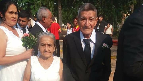 Crónica / Después de medio siglo de convivencia dieron el "sí, quiero"