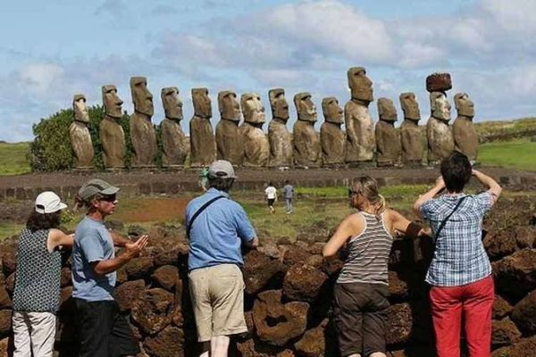 El pueblo rapa nui vota si la Isla de Pascua se reabre al turismo tras la pandemia